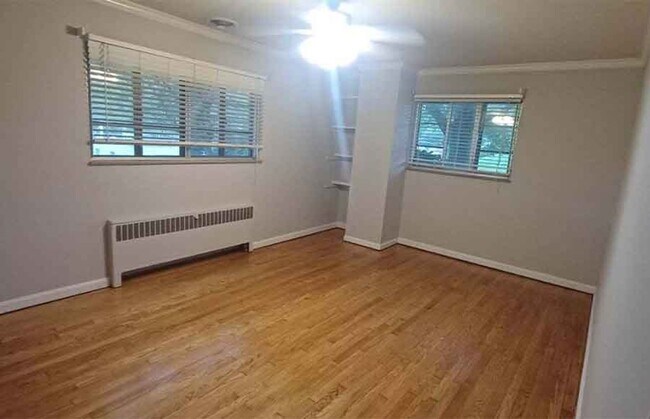 Foto del edificio - 1342 Spring Lawn Ave