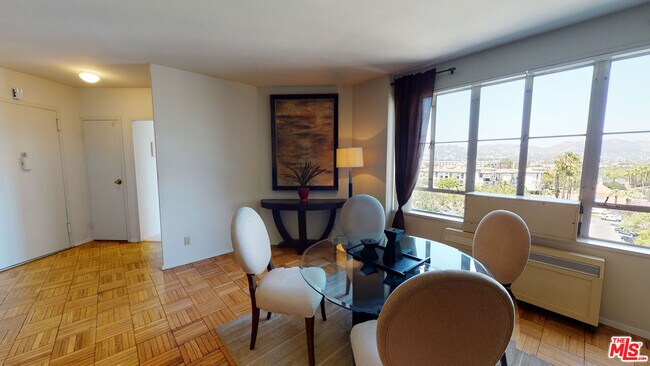 Foto del edificio - 6200 W 3rd St