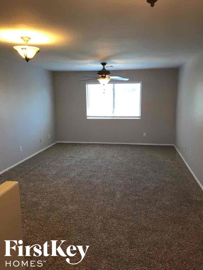 Building Photo - 12619 N 148th Dr