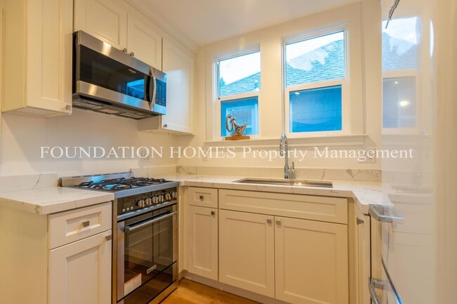 Building Photo - Newly Remodeled - Luxury Finishes - Downtown - 1BR/1BA - FOUNDATION