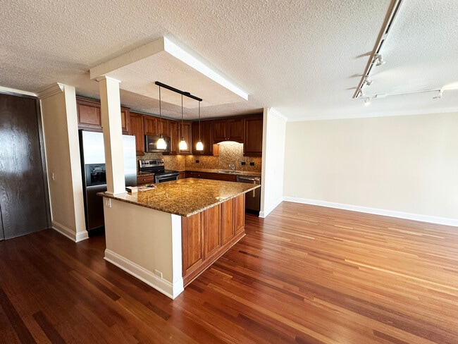 Building Photo - 360 E Randolph St