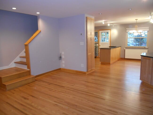 Building Photo - 1781 Kings Ct
