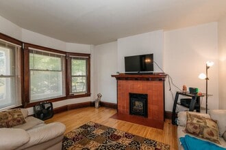 Building Photo - 2865 N Farwell Ave