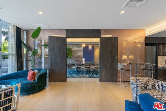 Foto del edificio - 1050 S Grand Ave