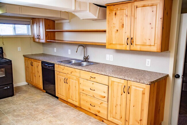 Kitchen - 71 S Orchard Dr