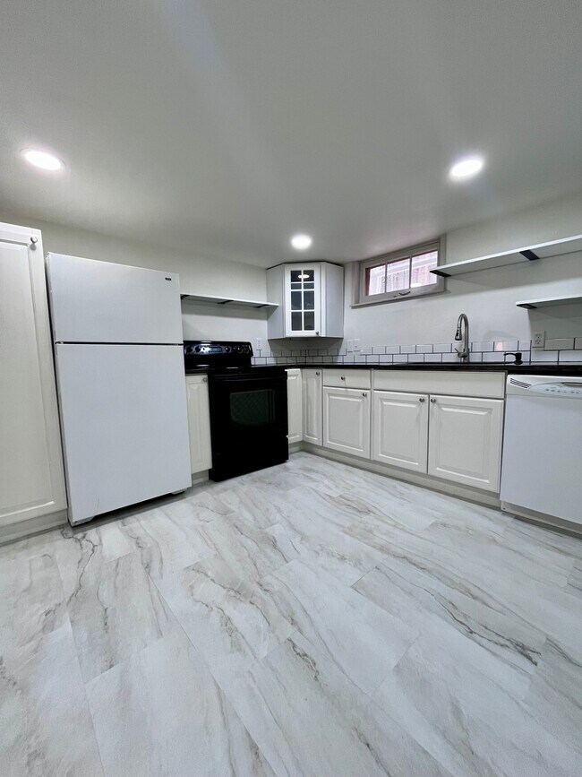 Full kitchen with dishwasher, garbage disposal, trash pullout, electric range/oven, fridge, & pantry - 3909 Hayes Ave