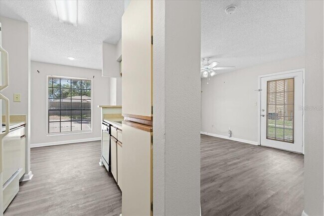 Foto del edificio - 8641 Fancy Finch Dr