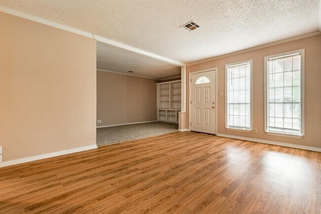 Foto del edificio - 1220 E Brooks St