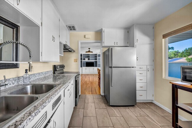 Foto del edificio - 620 Belgrave Ave