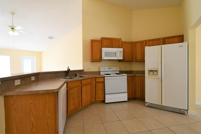 Building Photo - 4066 SW Canrady St