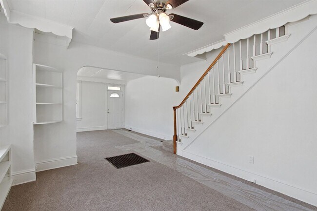 Foto del edificio - Coming Soon! Bright 3 Bedroom, 1.5 Bath Ho...