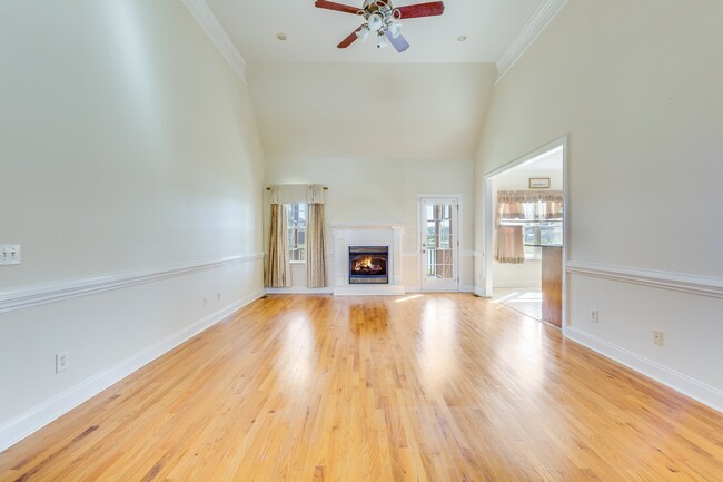 Building Photo - 1822 Lake Wateree Dr