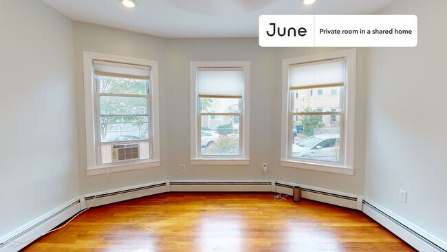 Foto del edificio - Private bedroom in 3 bed/1 bath Home