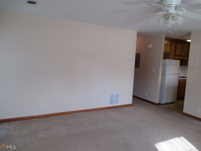 Building Photo - 2612 Shore Wood Ct NE