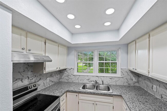 Building Photo - 13163 High Star Dr