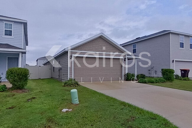 Building Photo - 8688 SW 43rd Ter