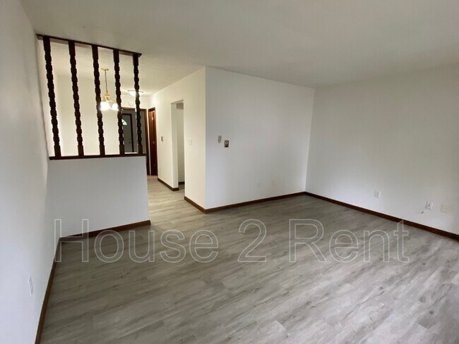 Building Photo - 203 N Hamlet St