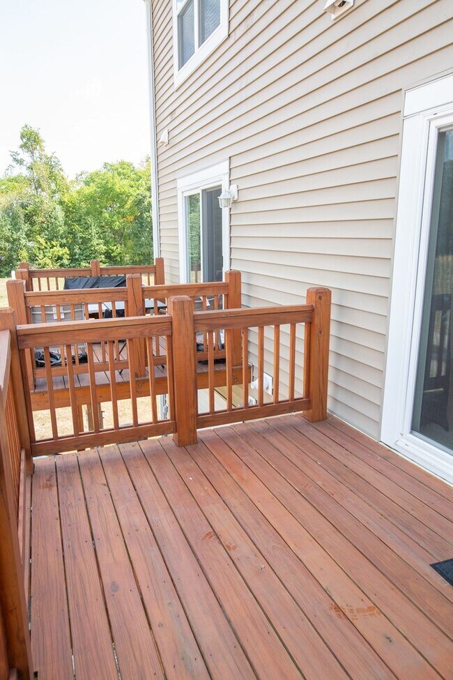 Foto del edificio - 360 Autumn Ridge Cir