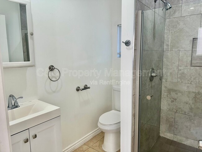 Building Photo - 7053 Lindley Ave