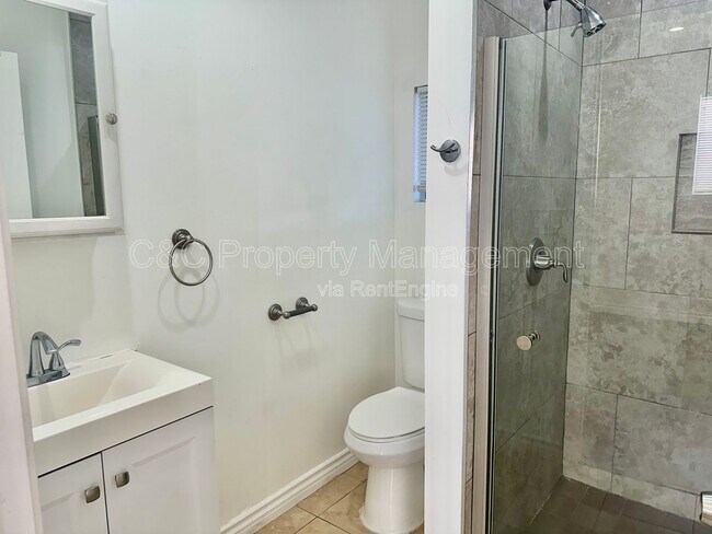 Foto del edificio - 7053 Lindley Ave