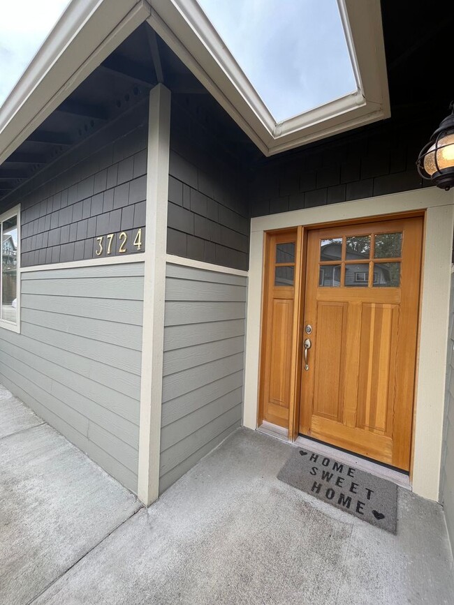 Building Photo - 3 Bed 2 Bath Single Story House Near Shopping and Schools