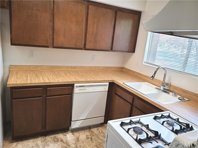 Building Photo - 148 Tamarisk St