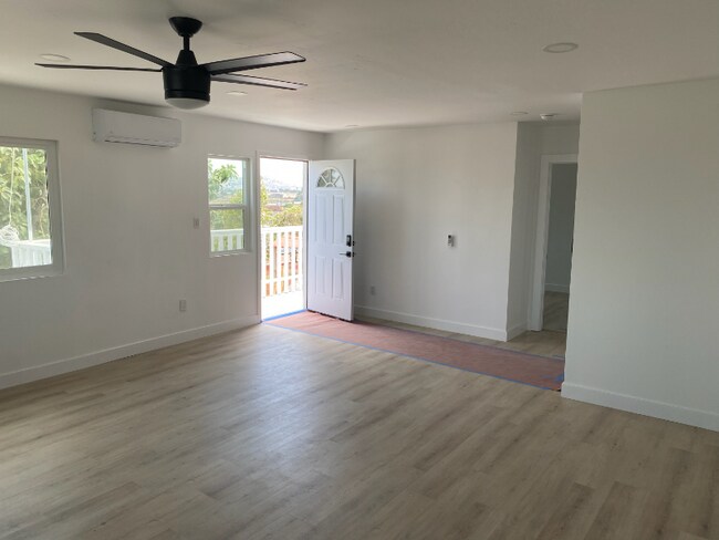 Foto del edificio - 7454 Skyline Dr
