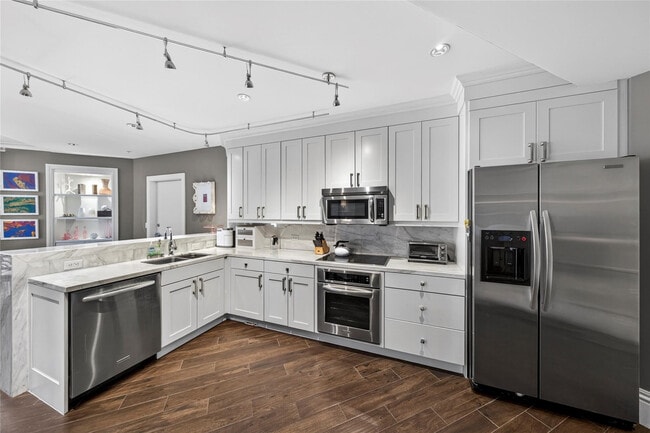 Building Photo - 455 E Palmetto Park Rd