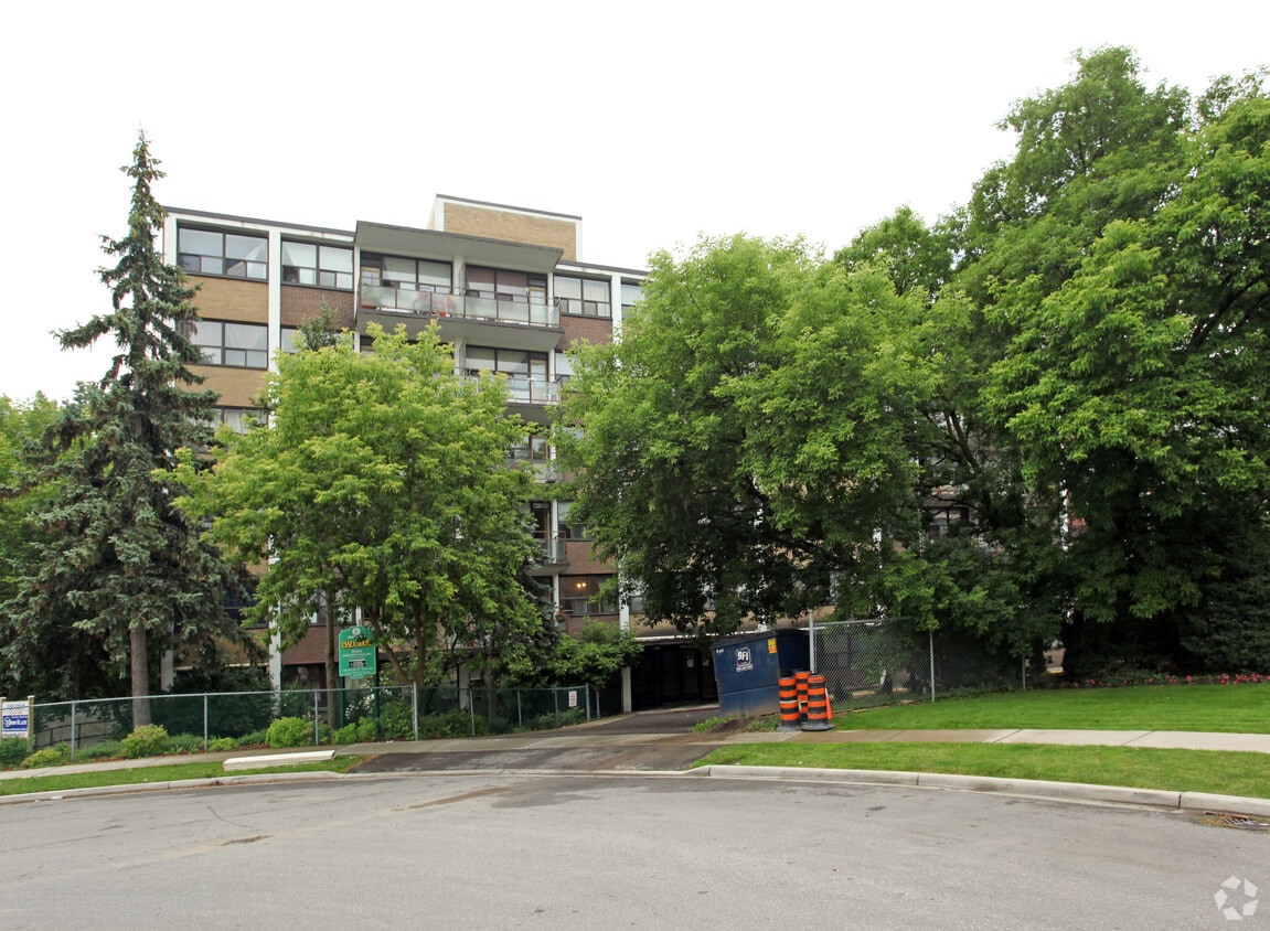 Building Photo - Essex House
