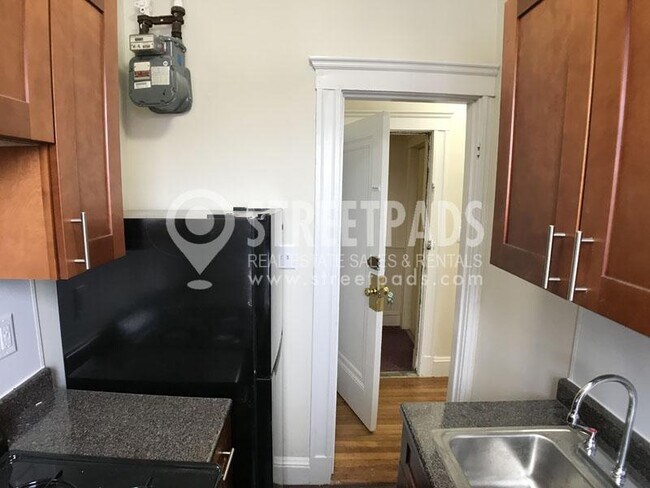 Building Photo - bedroom in Boston MA 02215