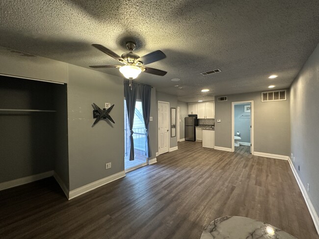 Foto del edificio - 1700 Baird Farm Cir