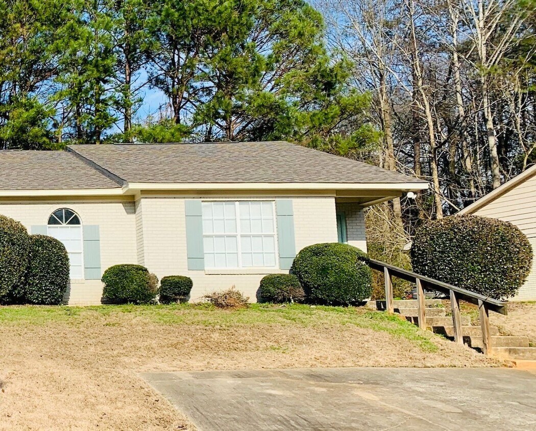 Building Photo - 1162 Northwood Dr