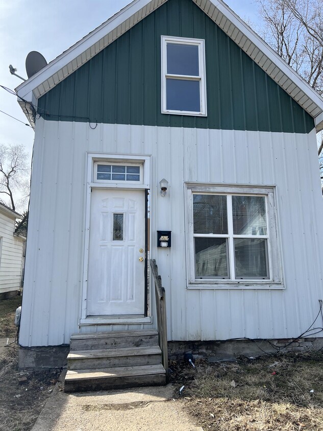 Primary Photo - 1311 S Arago St