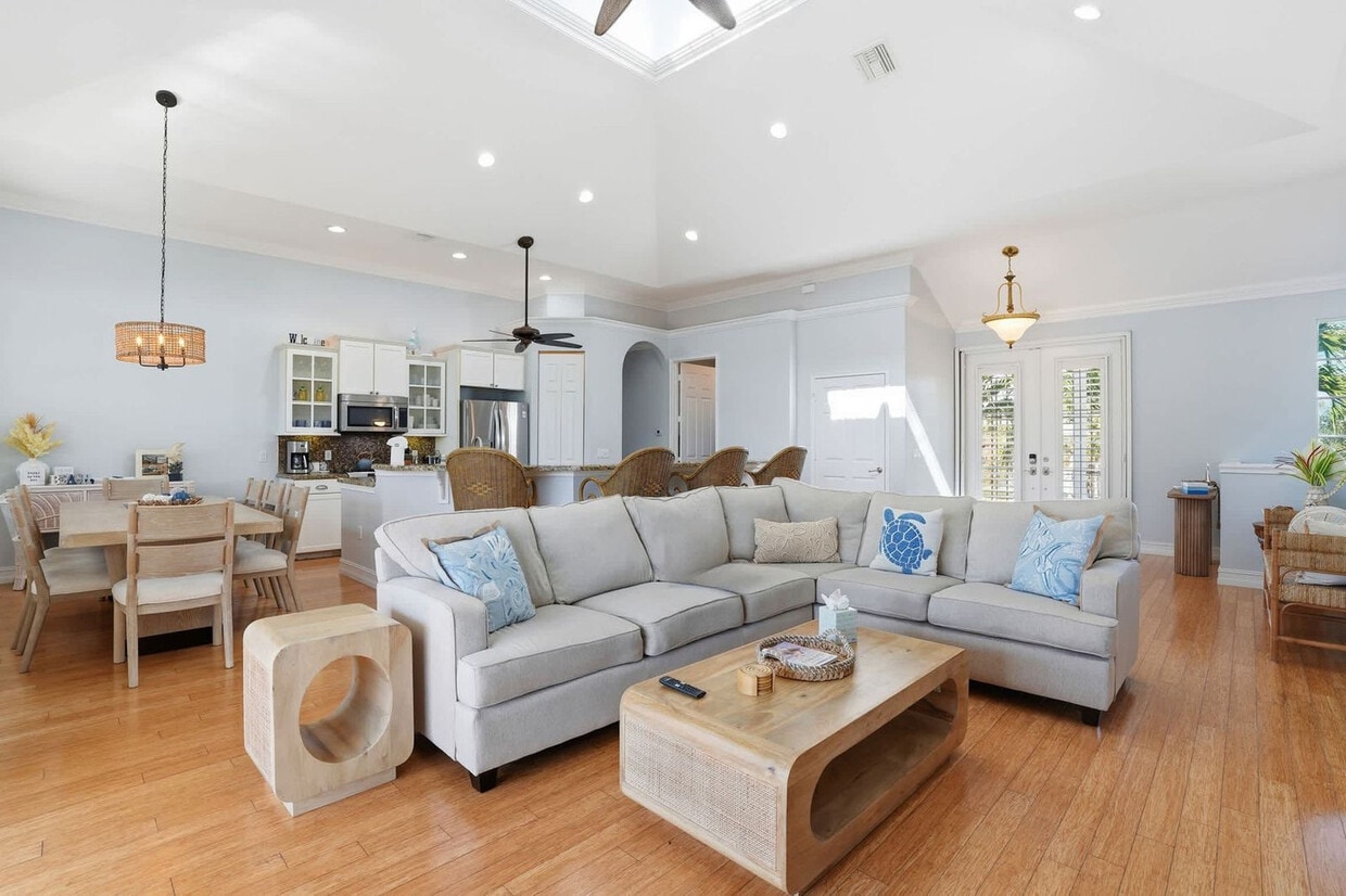 Foto principal - 3011 Pine Tree Dr