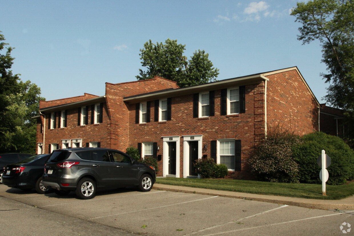 Camelot East Apartments in Louisville, KY