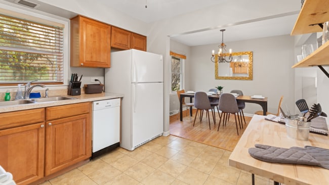 Foto del edificio - 1421 N Washington St