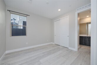 Building Photo - 400 Red Feather Peak Ct