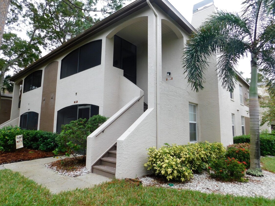 Foto principal - Second floor end condo in Bonaventure Comm...