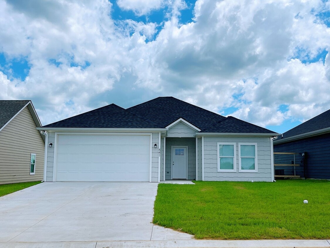 Foto principal - Quiet neighborhood/Open floor plan/Paved s...