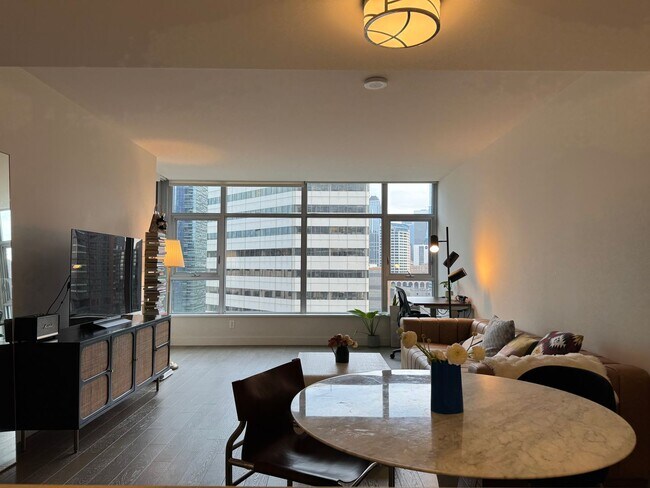 Foto del edificio - CLICK "REQUEST A TOUR" NOW!