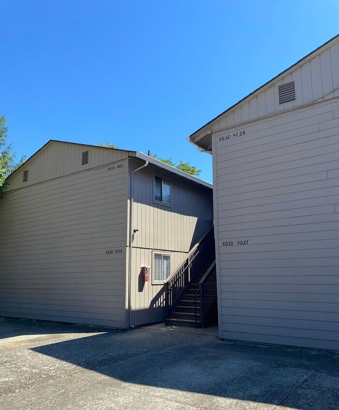 Building Photo - 2 bed 1.5 bath Townhome in Keizer