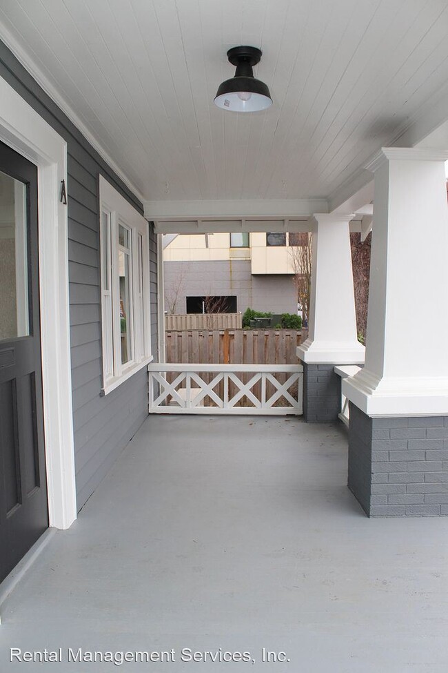 Foto del edificio - 4 br, 1.5 bath House - 36 NE Beech St # A