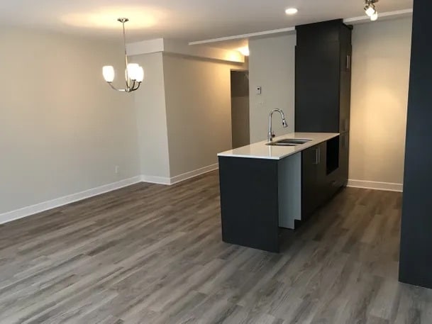 Building Photo - 10900 Av Des Laurentides