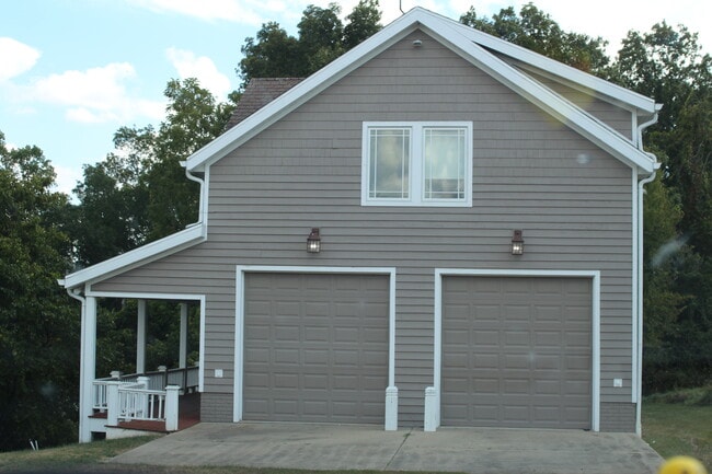 Building Photo - 14300 Coolville Ridge Rd