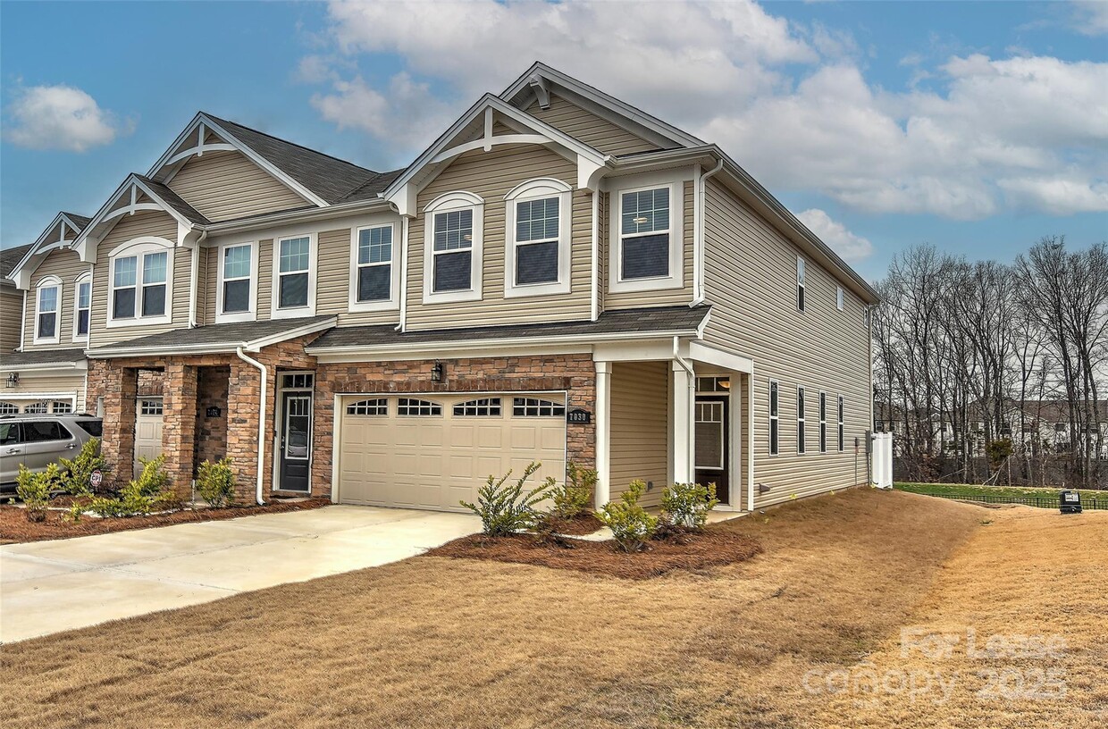 Foto principal - 7030 Levelcross Ln