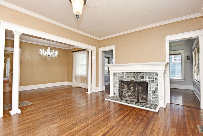 Building Photo - 416 Hillcrest St