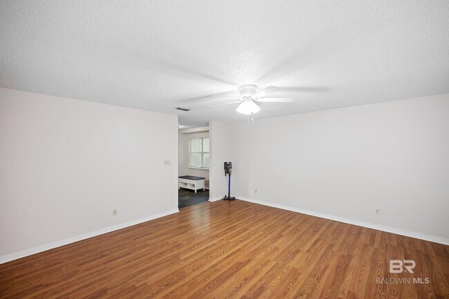 Foto del edificio - 620 S Oak St