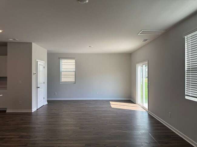 Foto del edificio - 4919 Sandringham Ln