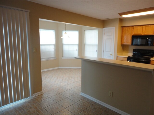 Foto del edificio - 350 Sugar Bush Ln N