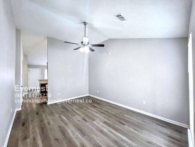 Foto del edificio - 7593 Lilly Dr